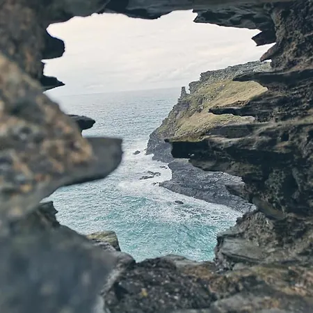 بيت شباب Dolphins Backpackers تينتاجيل