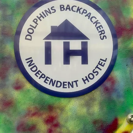 Dolphins Backpackers بيت شباب